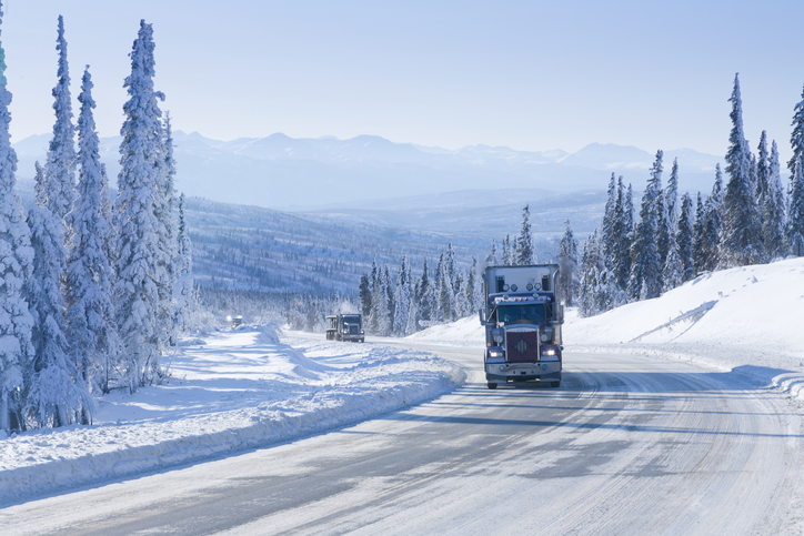 driving-on-dalton-highway-alaska