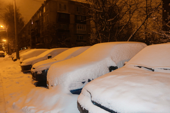 car-with-snow-in-alaska