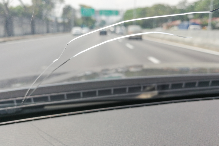 cracked-windshield-alaska